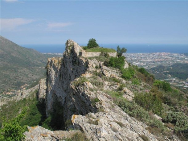 Monte Castellermo 1092 m. per il Sentiero dei Giganti 